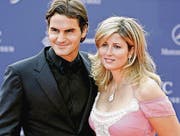 Das Ehepaar Federer 2006 auf dem roten Teppich an den Laureus World Sports Awards in Barcelona. (Bild: ky/Jasper Juinen)