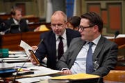 Der St.Galler Financhef Benedikt Würth (rechts) mit seinem Regierungsratskollegen Stefan Kölliker. (Bild: Archiv/Regina Kühne)