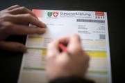 Momentan brüten viele über ihre Steuererklärung. Etwa die Hälfte der Bürger füllt die Formulare elektronisch aus. (Bild: Benjamin Manser (Benjamin Manser))