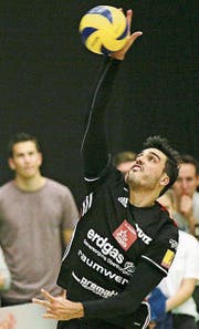 Hugo Hamacher setzte Chênois mit seinen Aufschlägen unter Druck. (Bild: Mario Gaccioli)