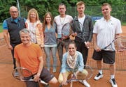 Die Champions vom TCA-Clubturnier 2017: Eric Bischofberger, Regula Burren, Jeannine Burren, Timo Klär, Patrick Egli, Markus Schweingruber (hinten), Thomas Egli und Isabelle Woodtli (vorne). (Bild: Kurt Lichtensteiger)