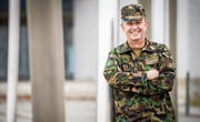 Oberst Reto Brunschweiler auf dem Gelände der Kaserne Auenfeld. (Bild: Reto Martin)