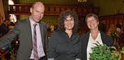 KJPD-Chefarzt Bruno Rhiner und die Therapieleiterinnen Edith Schramm und Ute Fürstenau. (Bild: Mario Testa)
