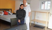 Ladda und Philip Städler freuen sich auf die ersten Feriengäste in ihrem neuen B&B. (Bild: Karin Erni)