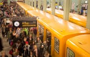 Blick auf die U-Bahn in Berlin. (Bild: KAY NIETFELD (DPA))
