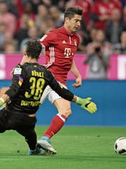 Robert Lewandowski hat in dieser Saison für Bayern München bereits 38 Tore erzielt. (Bild: Sven Hoppe/AP)