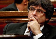Der abgesetzte katalanische Regierungschef Carles Puigdemont will sich heute wieder zeigen. (Bild: Quique Garcia/EPA (Barcelona, 27. Oktober 2017))
