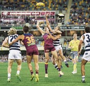 Publikumsmagnet: Die professionelle Australian Football League weist einen Zuschauerdurchschnitt von über 30 000 aus. (Bilder: Erick W. Rasco/Getty)