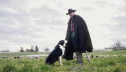 Der italienische Wanderschäfer Fiorenzo Zenoni mit Hütehund Ferro und den 600 Schafen seiner Herde. (Bild: Rudolf Steiner)
