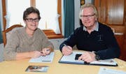 Bettina Brauchli und Harry Battaglia kämpfen für ihre Vereine, die unbedingt neue Mitglieder brauchen. (Bild: Christoph Heer)