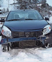 Front voran rutschte das Auto in der Lustmühle in ein anderes Fahrzeug. (Bild: Kapo AR)