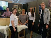 Die Aussteller, Mitglieder und der Vorstand des GIV Gams freuen sich über die Entwicklung der Gamser Wirtschaft. (Bild: Carmina Wälti)