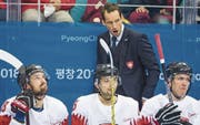 Gegen Tschechien fruchteten die Ansprachen von Trainer Patrick Fischer (hinten) nicht. (Bild: Alexandra Wey/Keystone)