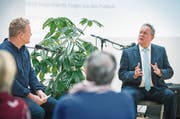 Thomas Niederberger hat auf alle Fragen von Urs Brüschweiler eine passende Antwort bereit. (Bild: Andrea Stalder)