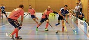Samuel Altherr mit einem Versuch, den Puma-Abwehrriegel zu durchbrechen. (Bild: Robert Kucera)