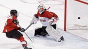 Sara Benz lässt der japanischen Torhüterin Nana Fujimoto beim 2:0 keine Chance. (Bild: Larry W. Smith/Getty (Gangneung, 12. Februar 2018))