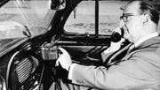 Grosser Fortschritt vor 40 Jahren: Ein Natel A im Auto, die Mobiltelefonie kommt in Fahrt. (Bild: Museumsstiftung Post und Telekommunikation/dapd)