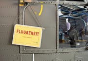 Ein Super-Puma-Helikopter, der von der Ruag einer Revision unterzogen worden ist. (Bild: Sigi Tischler/Keystone)