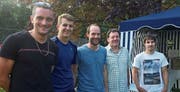 Erfolgreiche Buchser Tennisspieler: Thomas Zäch, Romeo Scheurer, Markus Hofmänner, Turnierleiter Hans Rothenberger und David Göldi (von links). (Bild: PD)