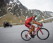 Simon Spilak greift im Schlussanstieg nach Sölden an. (Bild: Gian Ehrenzeller/KEY)