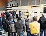 Grosses Interesse an den Ausführungen von Res Näf, geschäftsführender Gesellschafter der Necker Holz AG. (Bild: PD)