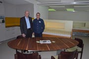 Max Nadig, Präsident der Stiftung Altersbetreuung Herisau und Geschäftsführer Andreas Spitz in der neuen Pflegoase - einer besonderen Wohnform für Menschen mit Demenz. (Bild: Roger Fuchs)