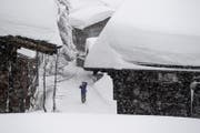Schneemassen im Walliser Dorf Zinal. (Bild: Keystone)