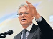 Der Schaffhauser Ständerat und Unternehmer Thomas Minder hält eine Rede. (Bild: Reto Martin)