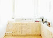 Stauraum unter dem Bett (Bild: Raumwunder, Gestalten 2017, 256 S., Fr. 52.90)