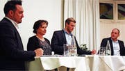 Diskussion um Theater-Kredit: Befürworter Raphael Frei und Monika Lehmann, Moderator Felix Kuster, Gegner Sandro Wasserfallen. (Bild: fbi)