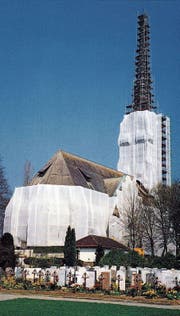 Die evangelische Kirche Amriswil – hier im Baugerüst – wurde vor 25 Jahren renoviert. (Bild: PD (Frühjahr 1992))