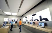 Im Apple Store in Zürich erhitzte sich der Akku eines iPhones. (Bild: WALTER BIERI (KEYSTONE))