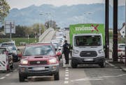 Knapp 10 000 Arbeitnehmende pendeln als Grenzgänger in den Kanton St. Gallen. (Bild: Benjamin Manser)