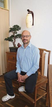 Lukas Häne ist Therapeut für Traditionelle Chinesische Medizin. Sein Wissen erwarb der 37-Jährige an der Universität in Guangzhou. (Bild: Ursula Ammann)