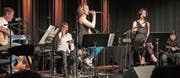 Die beiden Musikerpaare Sonja Züng und Martin Hagmann sowie Iris und Marc Pauli pflegten im Fabriggli mit Christian Zünd musikalisch ihre Freundschaft. (Bild: Julia Kaufmann)