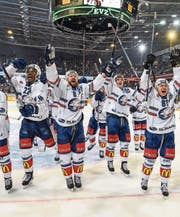 Zürcher Jubel nach dem Sieg in der Verlängerung in Zug. Nun treffen die ZSC Lions auf Bern. (Bild: Daniela Frutiger/Freshfocus)