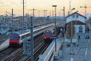 Ansicht des Weinfelder Bahnhofes mit Zügen nach Zürich beziehungsweise Romanshorn. (Bild: Mario Testa)