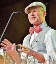 Stadtpräsident Andreas Balg im Dialog mit dem eigenwilligen und besserwissenden Hugo Volksvertreter, den er gleich selber spielt.