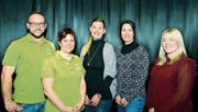 Präsident Manuel Zangger übergibt an Patrizia Baumgartner; neue Vorstandsmitglieder sind Jasmine Senn, Doris Huber-Triet, Daniela Singer (von links). Auf dem Bild fehlt Sévérine Halter. (Bild: Hansruedi Rohrer)