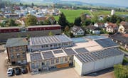 Das Firmendach des Maschinen- und Betriebshelferrings in Wängi wird für die Gewinnung von Sonnenenergie genutzt. (Bild: pd)