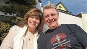 Glücklich verliebt: Astrid und Hans strahlen übers ganze Gesicht. (Bild: pd)