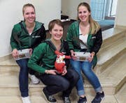 Die neuen Frei- und Ehrenmitglieder Simone Eggenberger, Sara Dürr und Bettina Gantner (von links). (Bild: PD)
