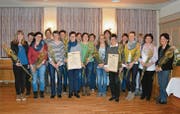 Die Frauen des Ludothek- und Bibliothekteams erhielten den Titel Kirchbergerinnen des Jahres 2015. (Bilder: Beat Lanzendorfer)