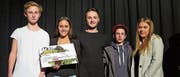 Freude und Stolz sind gross: Das Projektteam «Jugendpark Buchs» erreicht den 2. Platz. (Bild: Julia Kaufmann)
