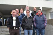 Die Besitzer der 100 000er-Kühe aus der Region Werdenberg und oberstes Toggenburg zusammen mit Andreas Wittenwiler, Präsident St.Galler Braunzuchverband. (Bild: Adi Lippuner)