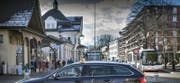 Lediglich drei Standplätze für Taxis gibt es vor dem Bahnhof Gossau. (Bild: Ralph Ribi)