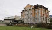 Für die Oberstufenschüler des Kreuzackerschulhauses in Rorschach beginnt der Unterricht um 7.30 Uhr. (Bild: Christoph Renn)