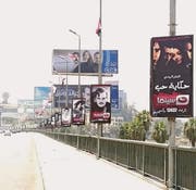 Plakate für Ramadan-Serien an einer Kairorer Strasse. (Bild: Yehia Sayed)