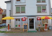 In Valentin's Pizza-Bar kann man sich drinnen oder draussen verpflegen. (Bild: ker)