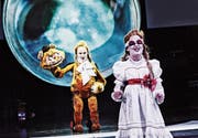 Miriam Maertens (vorne) als Seherin Jelinek und ihre Schauspielkolleginnen machen «Am Königsweg» zum starken Stück. (Bild: Tanja Dorendorf)